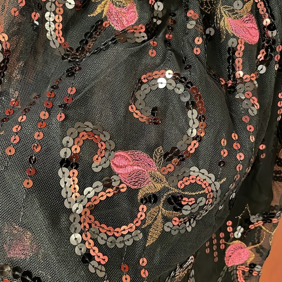 Glittery black tank top with lace - Picture 9 of 9